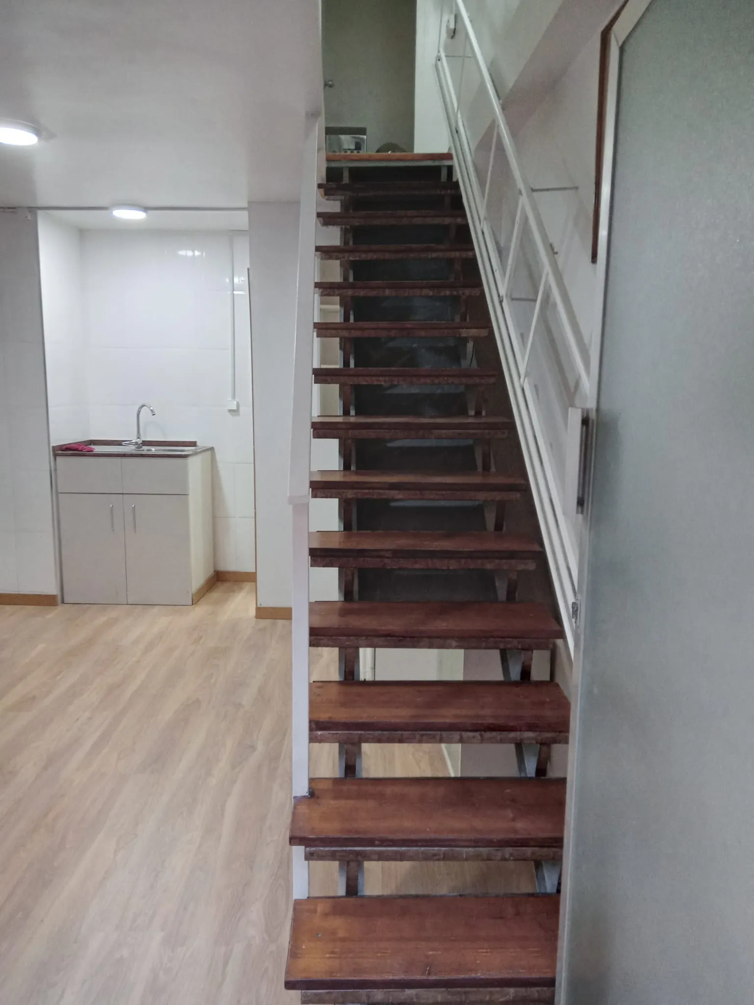 Resultado de la transformación de una parte de una farmacia en apartaestudio, imagen 6