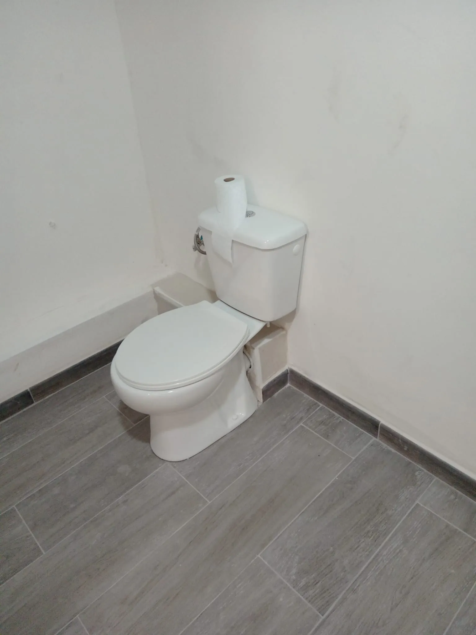 Proceso de adecuación de un local de 140 m² para aulas, imagen 14